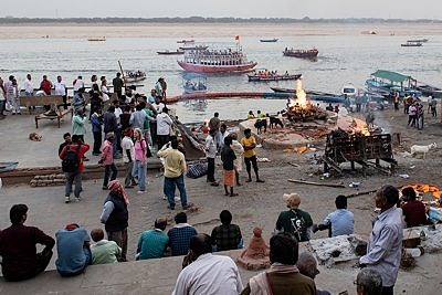 Matused Indias Gangese jõe ääres